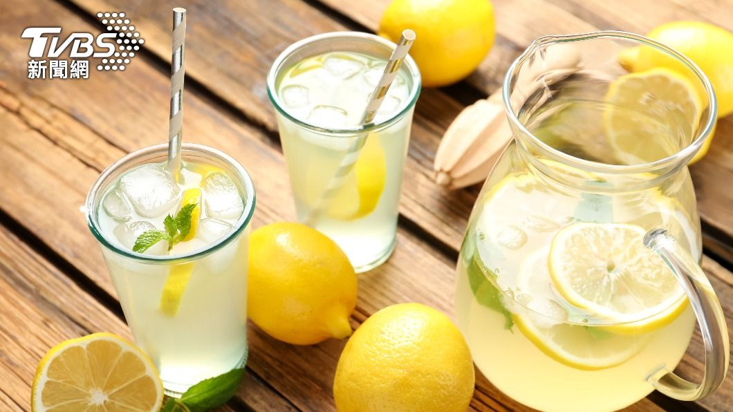 有人夏天想消暑會喝檸檬水。（示意圖／shutterstock 達志影像）
