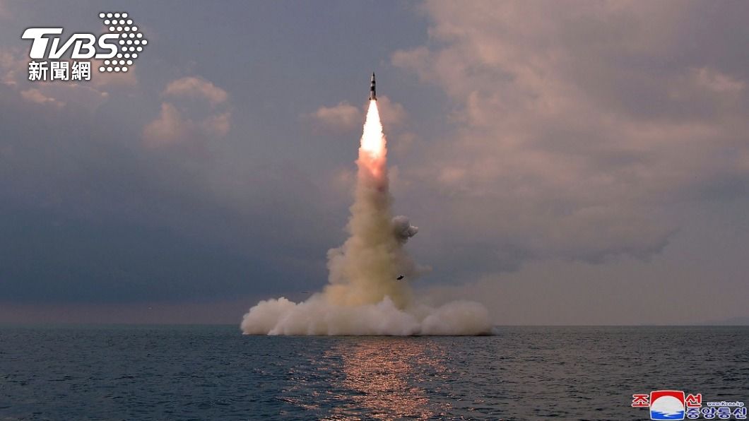 北韓於19日進行潛射彈道導彈試射。(圖/AP)