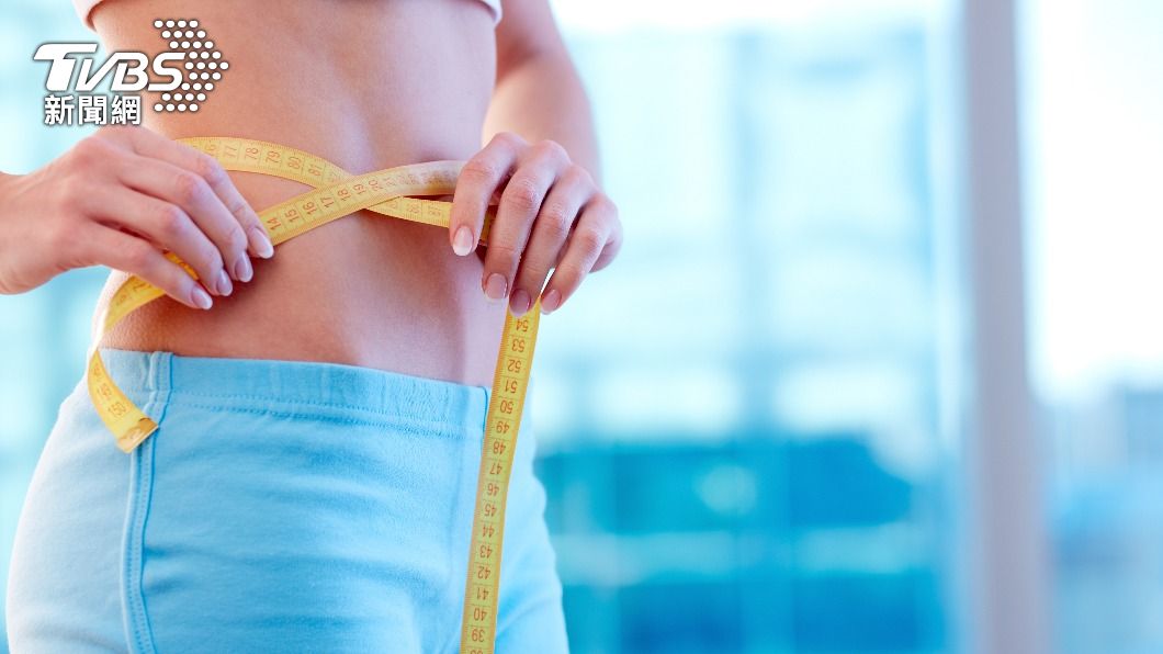 許多女性都會嫌自己身材胖而進行減肥。（示意圖／shutterstock達志影像）
