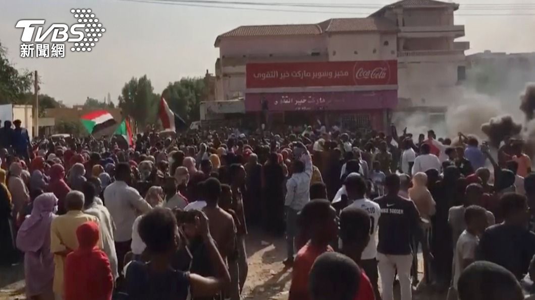 蘇丹發生軍事政變，民眾上街抗議。（圖／達志影像美聯社）