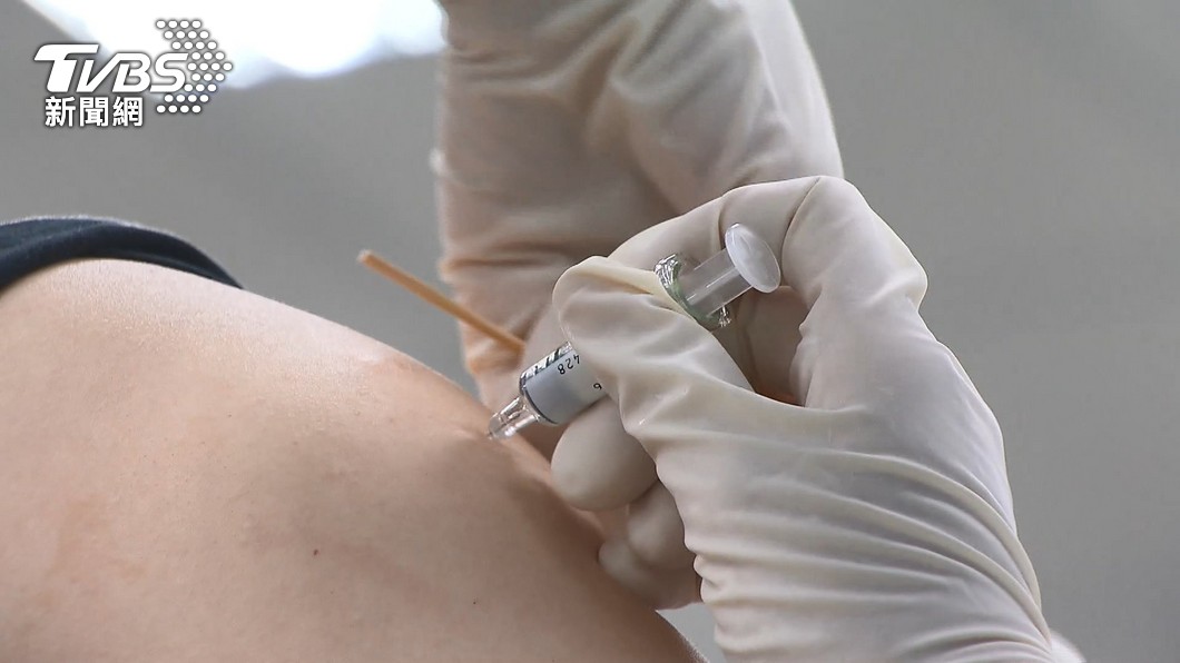 屏東爆打錯疫苗，88人莫德納接種者第二劑打成AZ疫苗。（圖／TVBS）