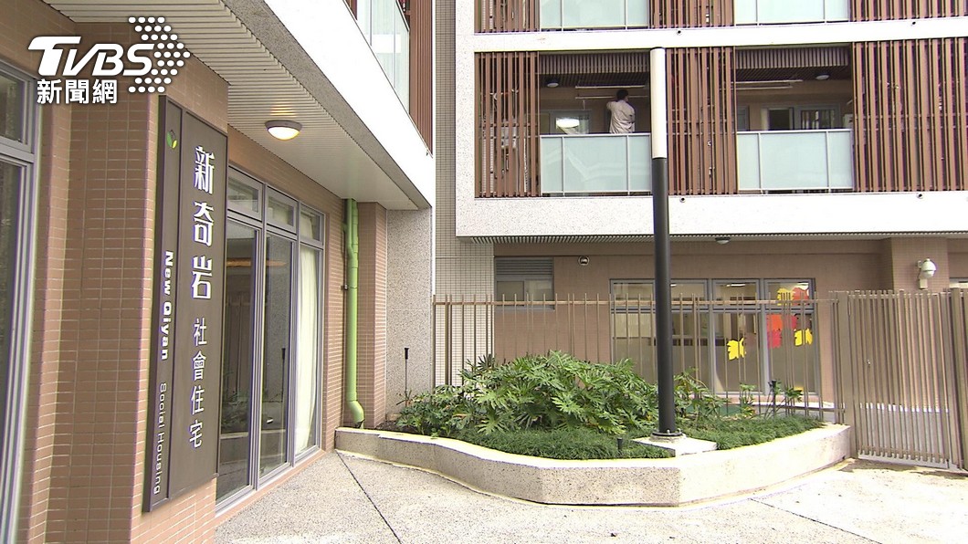 控新奇岩社宅品質差 鞋櫃太短陽台門卡卡 洗衣機進不去 社會住宅 點交 修繕 台北市 社區 Tvbs新聞網