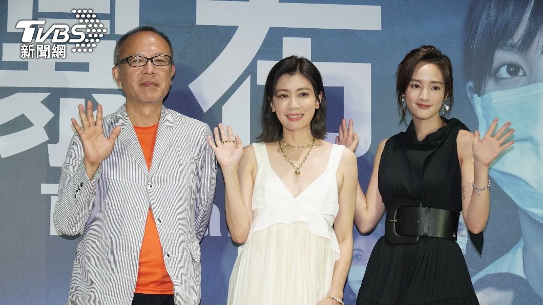 《瀑布》導演鍾孟宏（左起）、賈靜雯、王淨參加首映記者會。（圖／TVBS）