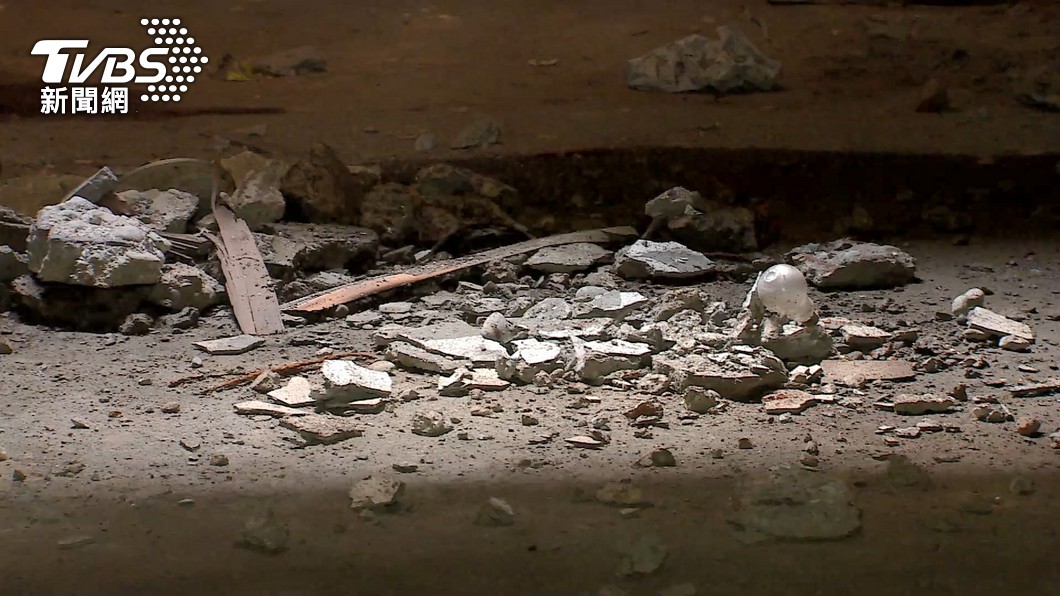[新聞] 恐怖地下室！40年老社區　天花板塌鋼筋外
