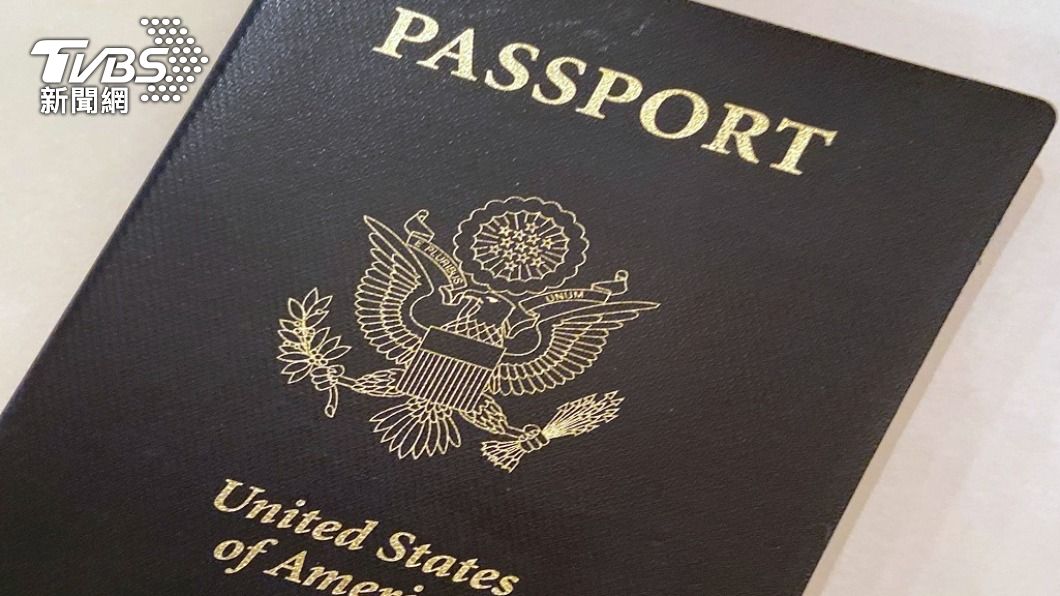 美國將核發第一本性別標示為X的護照。(圖/AP)