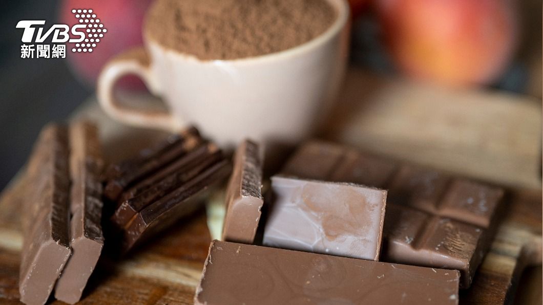 其實70%以上巧克力，糖添加的比較少，可可多酚能保持身體循環力。（示意圖／shutterstock達志影像）