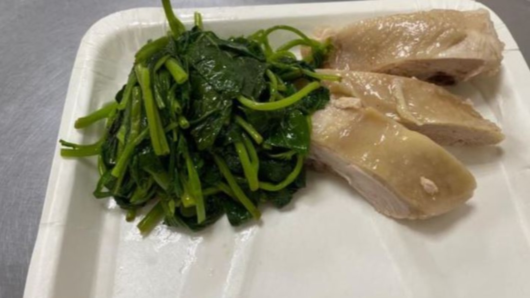 台北自助餐夾「1菜1肉95元」引發熱議。（圖／翻攝自我是南港人臉書）