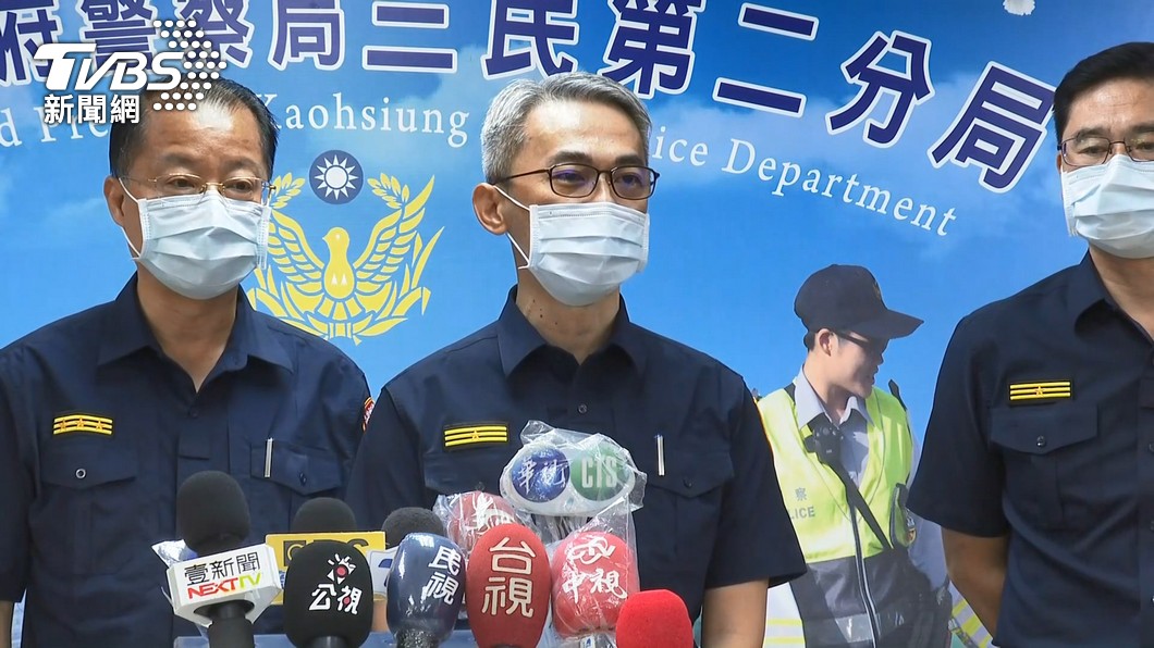 台南市警局保安大隊今天凌晨拘捕涉嫌開槍襲警的陳姓男子。（圖／TVBS）