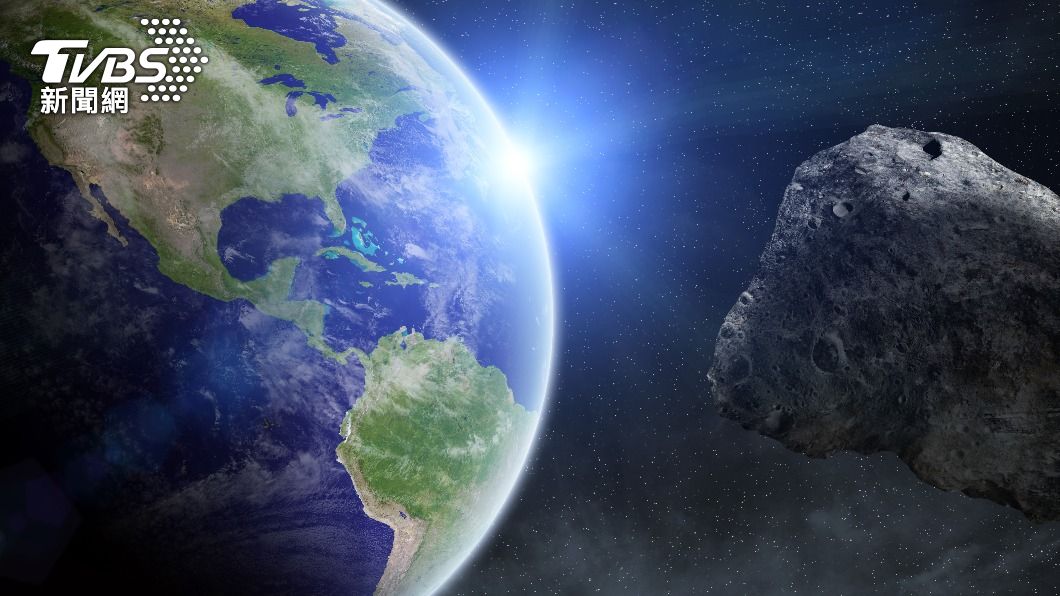 一顆小行星在上週以超近距離掠過地球。（示意圖／shutterstock達志影像） 小行星驚險掠過地球卻沒人發現！　科學家曝「觀測盲點」
