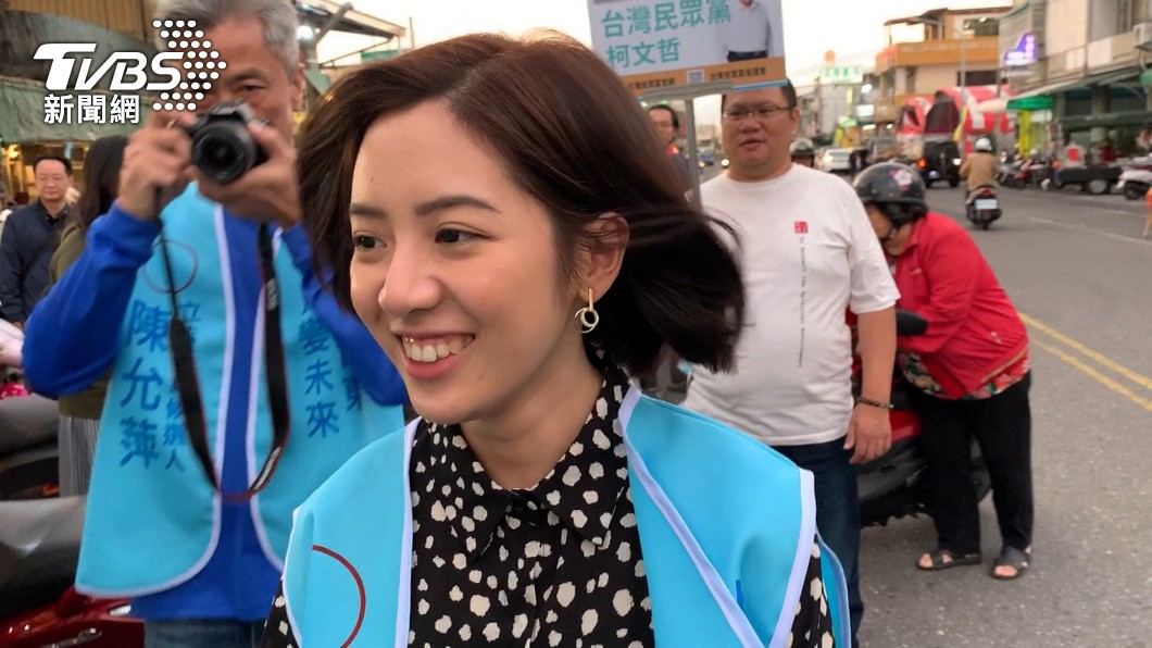 民眾黨積極備戰2022議員選戰，台北市政府副發言人「學姊」黃瀞瑩表態參選。（圖／TVBS）