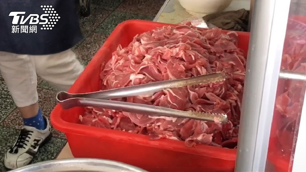 羊肉驗出豬肉成分。（圖／TVBS） 台南老店「掛羊頭賣豬肉」！消保官：欺騙消費者　員工曝內幕