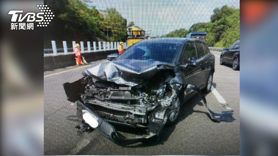 國3關廟段車禍 休旅車頭全毀女駕駛腳傷送醫 國道3號 緩撞車 追撞 Tvbs新聞網 國3關廟段車禍 休旅車頭全毀女駕駛腳傷送醫 國道3號 緩撞車 追撞 Tvbs新聞網