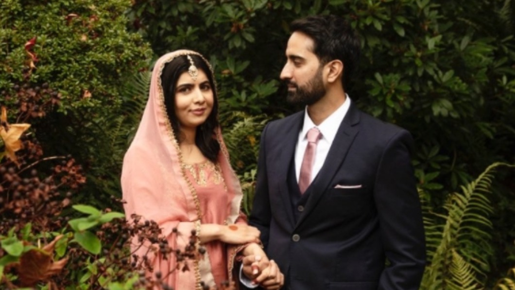 馬拉拉與丈夫亞瑟在英國結婚。（圖／翻攝自@Malala Twitter）