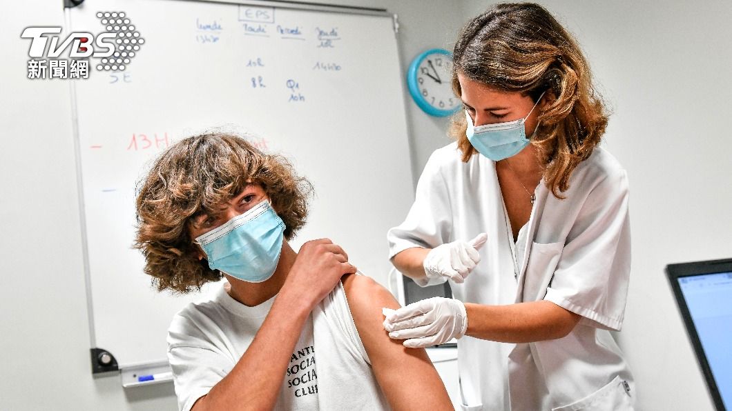 法國不建議未滿30歲族群打莫德納疫苗。（圖／達志影像美聯社）