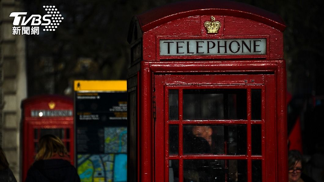 紅色電話亭是英國的經典標誌。（圖／達志影像美聯社）