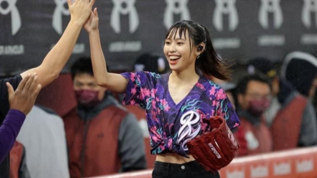 李芷婷近期為球團開球，入選《全明星運動會》第三季的她魔鬼訓練週操7天。（圖／唯有音樂提供）