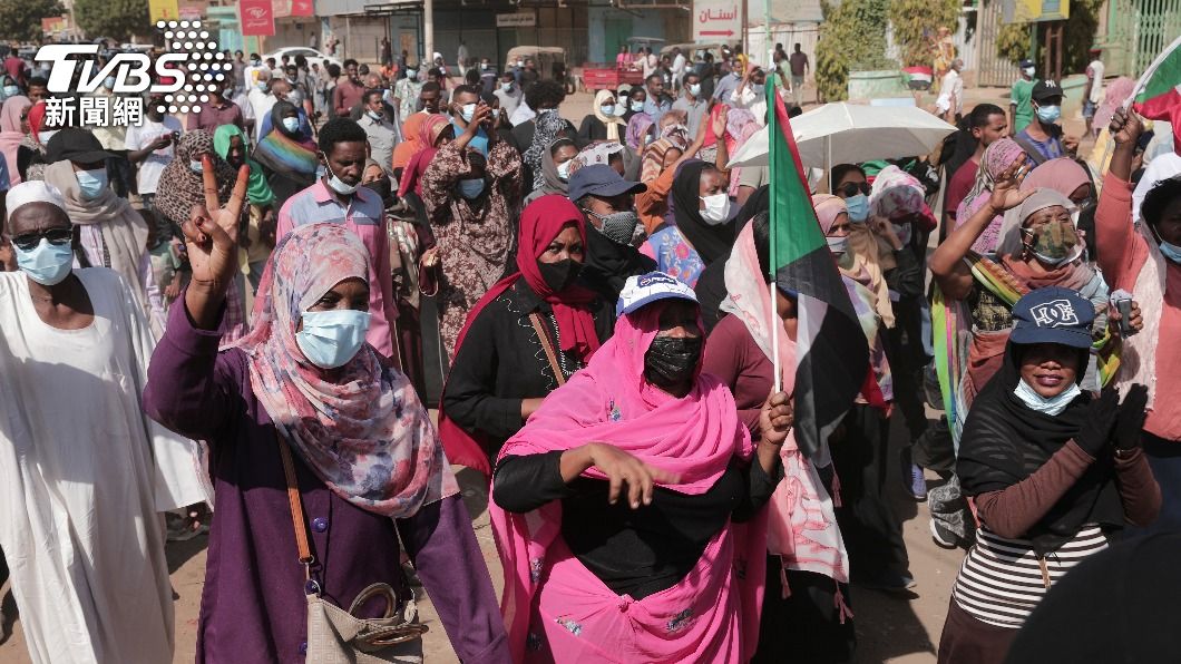 蘇丹上千人於街頭遊行反對政變。（圖／達志影像美聯社）
