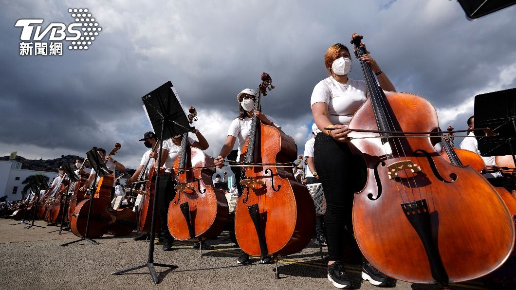 委內瑞拉最大管弦樂團，有1萬2000人合奏。（圖／達志影像美聯社）