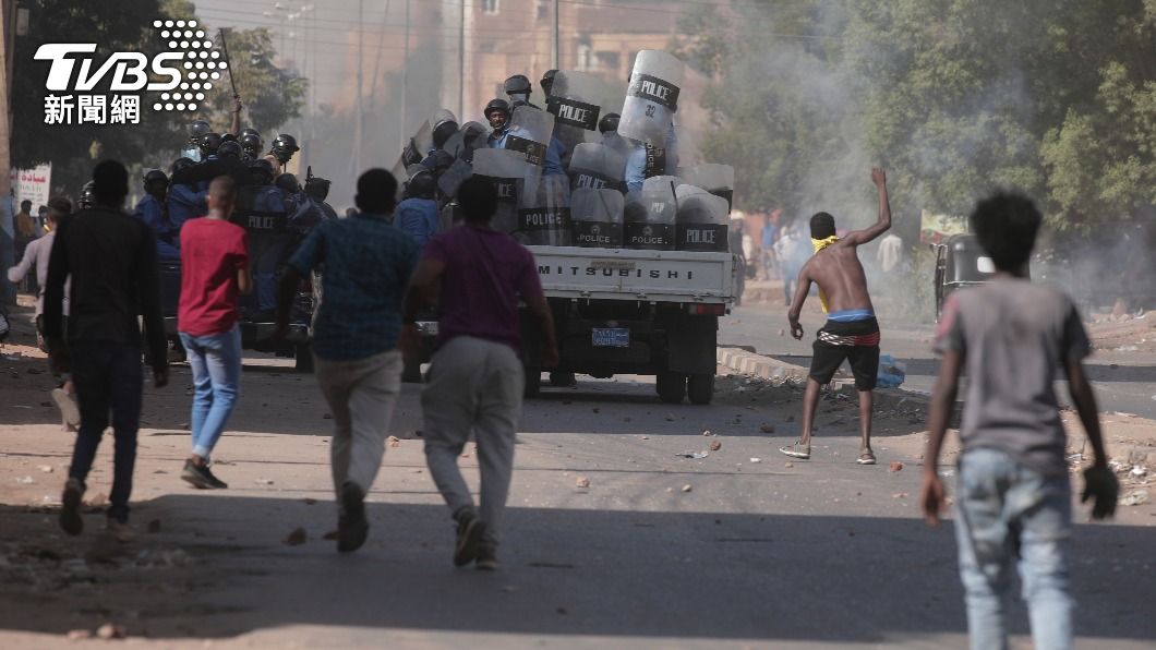 蘇丹民眾遊行抗議軍方政變。（圖／達志影像美聯社）