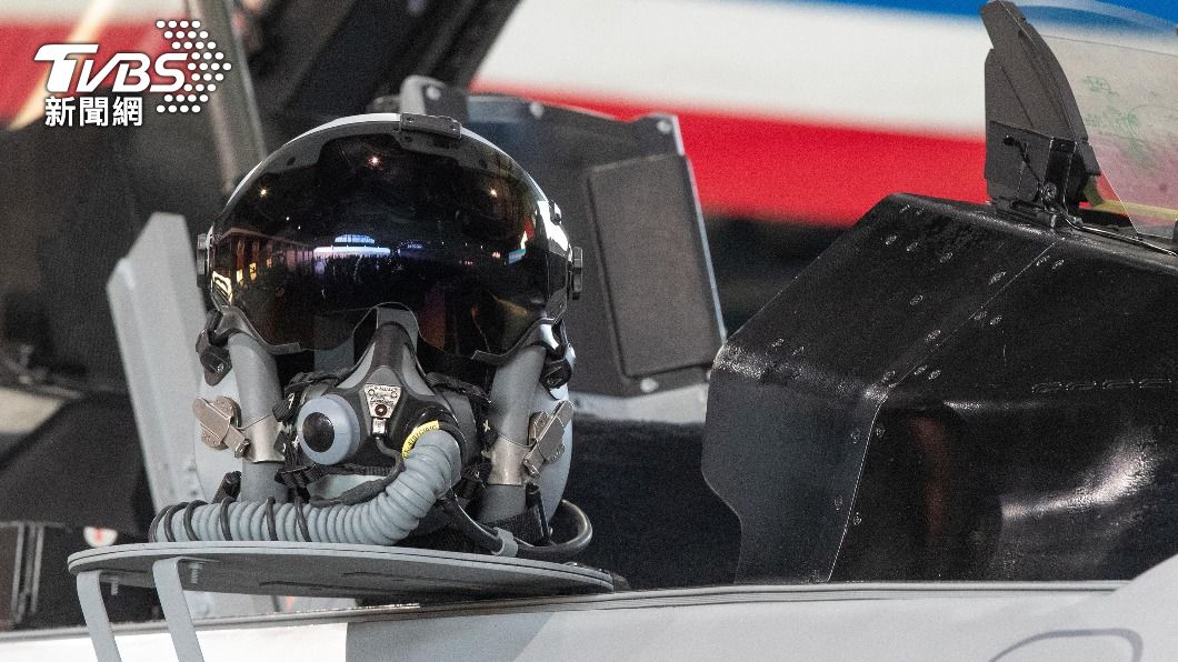 F-16V全新飛行頭盔亮相。（圖／中央社）