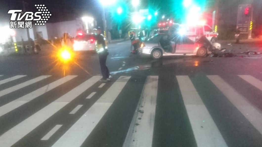 台南佳里發生對撞意外。（圖／TVBS）