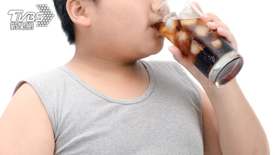 中國大陸研究稱喝可樂老鼠睪丸變大，國內醫師做出解釋。（示意圖／shutterstock達志影像）