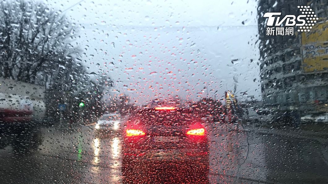 下雨天要注意交通安全。（示意圖／shutterstock達志影像）