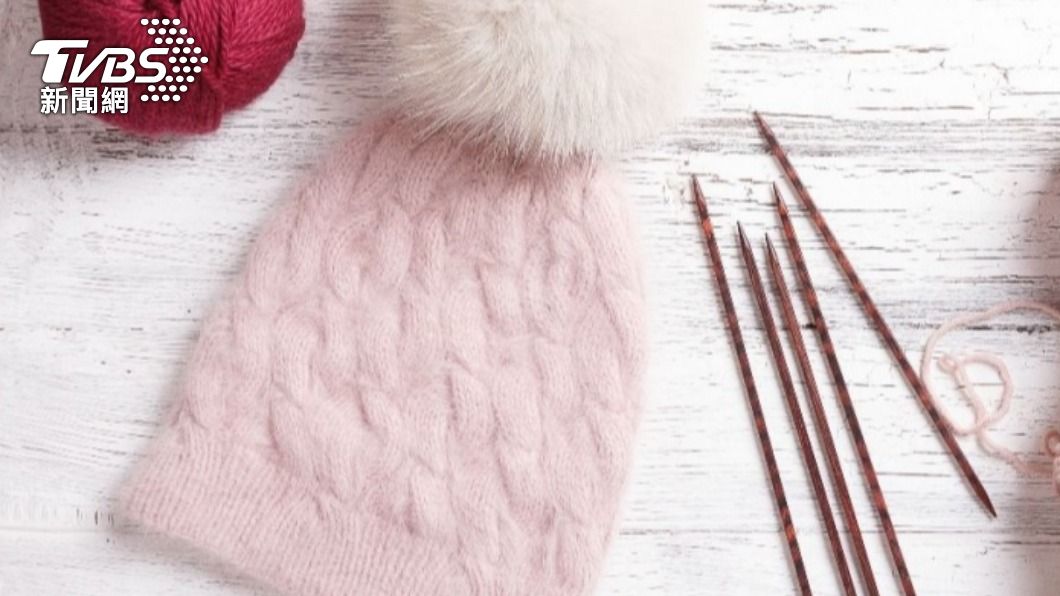 毛帽是許多人冬天必備的帽子款式。（示意圖／Shutterstock達志影像） 帽子別丟洗衣機！冬天百搭「3帽款」正確清洗法一次看