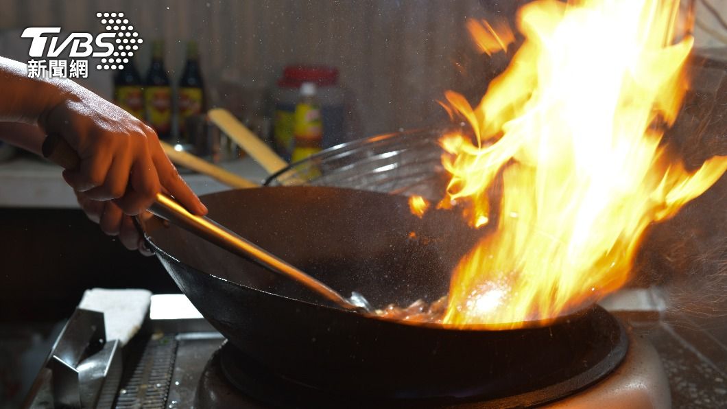 台灣人煮菜的「壞習慣」恐讓好鍋變成毒物。（示意圖／shutterstock達志影像）
