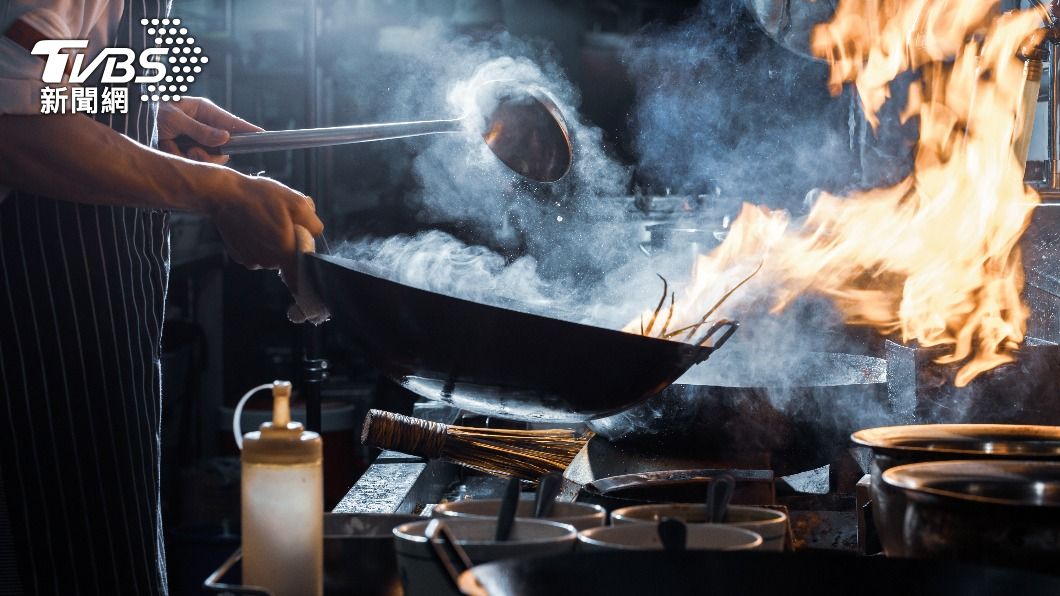 中式料理常有爆香的動作。（示意圖／shutterstock達志影像）