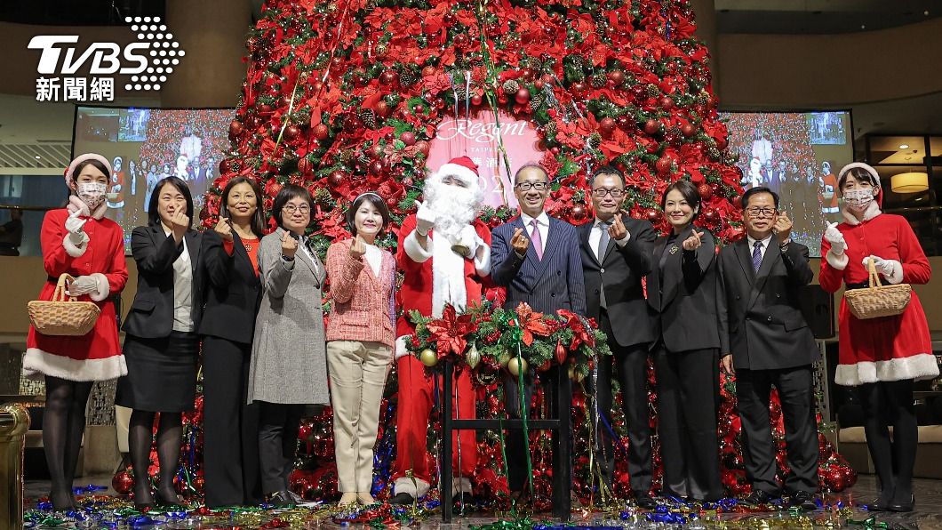 台北晶華酒店24日舉行耶誕點燈。（圖／TVBS）
