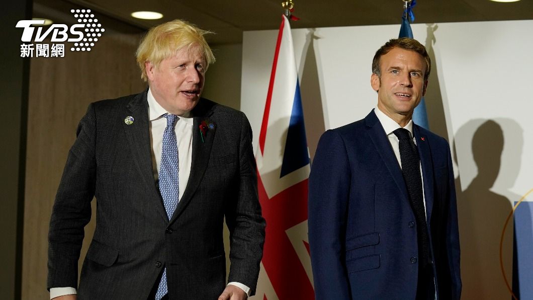 英國首相強生致函法國總統馬克宏討論難民議題，不料直接激怒對方。（圖／達志影像美聯社）