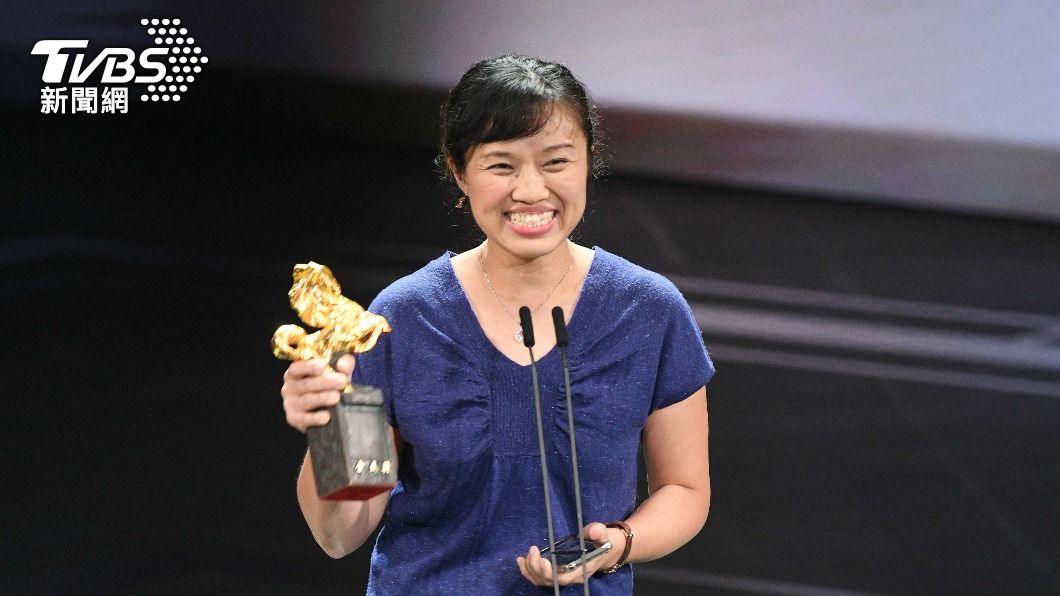 羅卓瑤奪下金馬獎「最佳導演」，由代表前來領獎。（圖／金馬執委會提供）