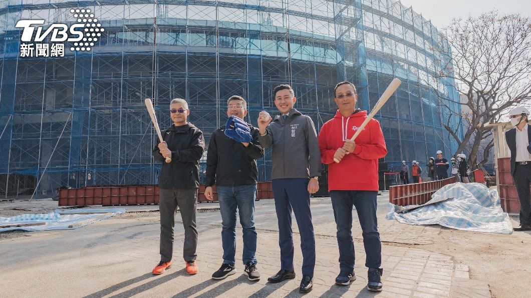 新竹市長林智堅宣布，新竹市立棒球場預計明年完工啟用。（圖／中央社）