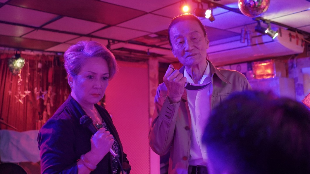 馮寶寶與謝賢在《殺出個黃昏》中有精彩的對手戲。（圖／華映提供）