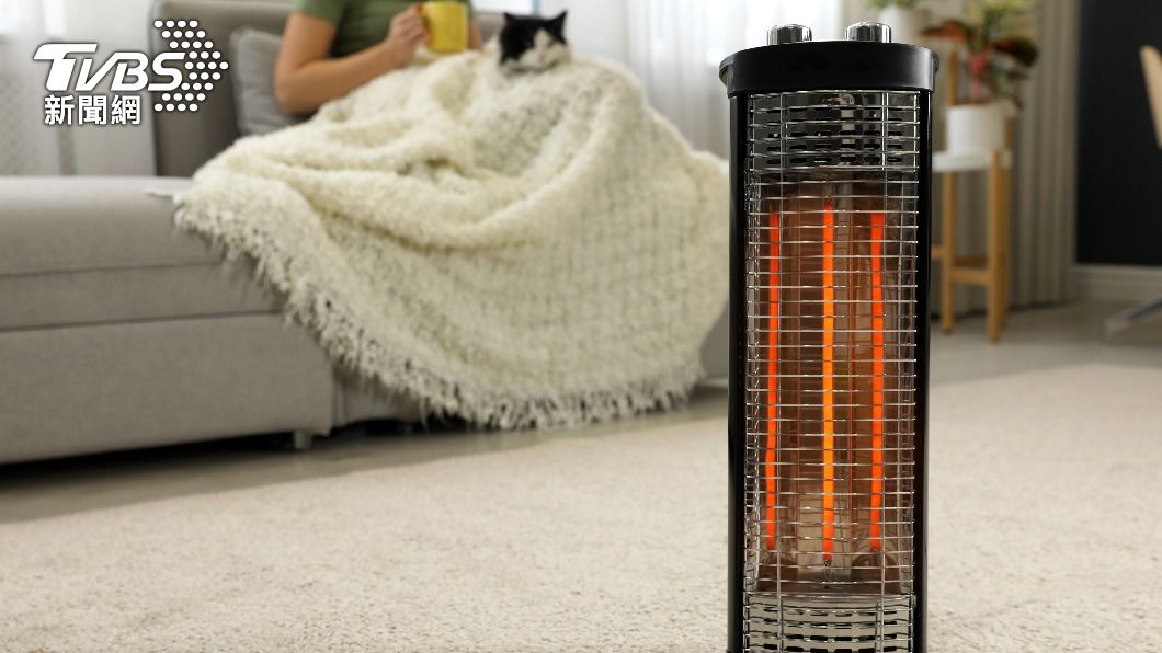 冷氣團來襲，不少人家中會準備電暖器過冬。（示意圖／shutterstock達志影像）  放錯位置恐奪命！　台電示警電暖器「3大NG用法」