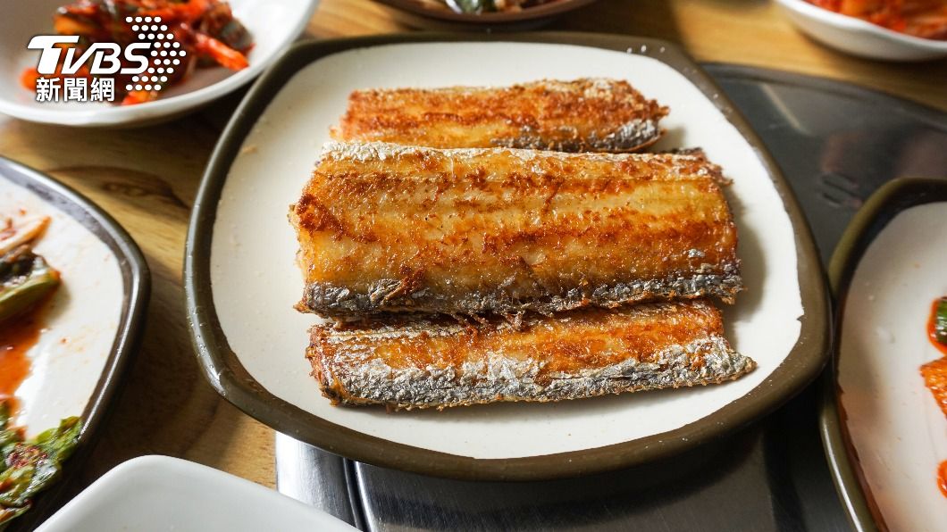 煎得金黃酥脆的白帶魚，讓人胃口大開。（示意圖／shutterstock達志影像）