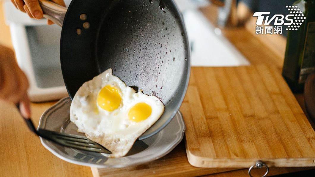 荷包蛋是眾人喜愛的料理之一。（示意圖／shutterstock達志影像）