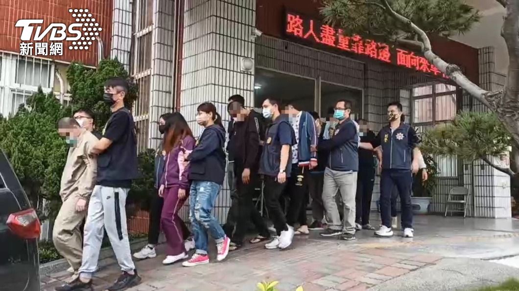 台中警破獲暴力討債集團逮16人。（圖／中央社）