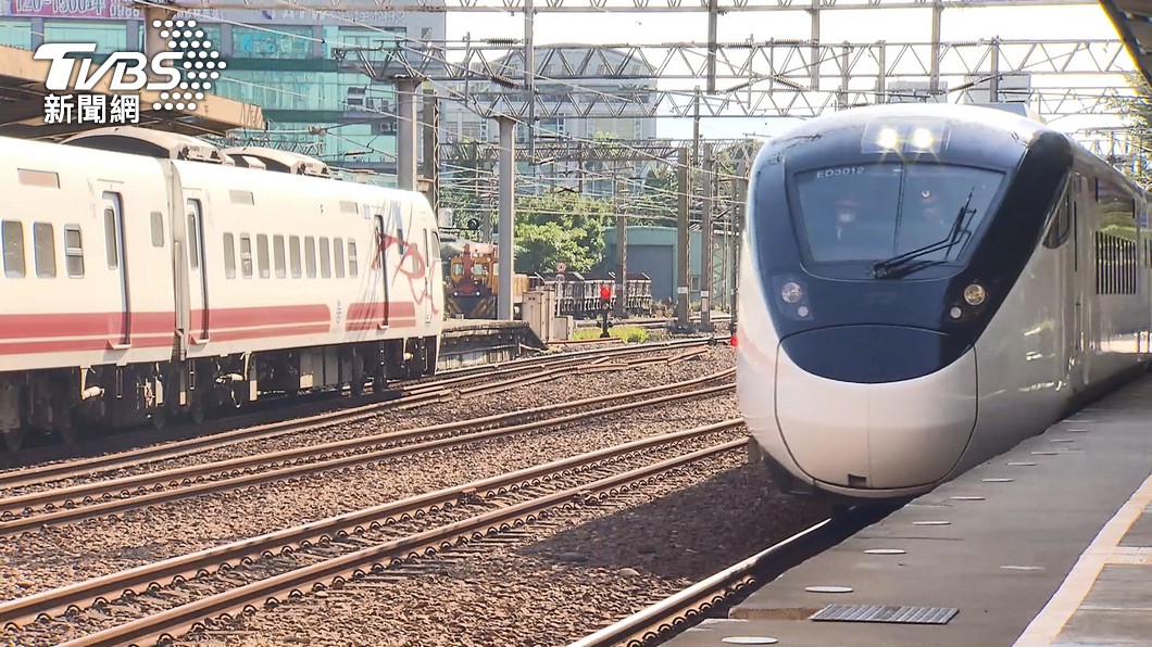 台鐵出現假冒司機員的高中生上車，遭列車長發現。（圖／TVBS）