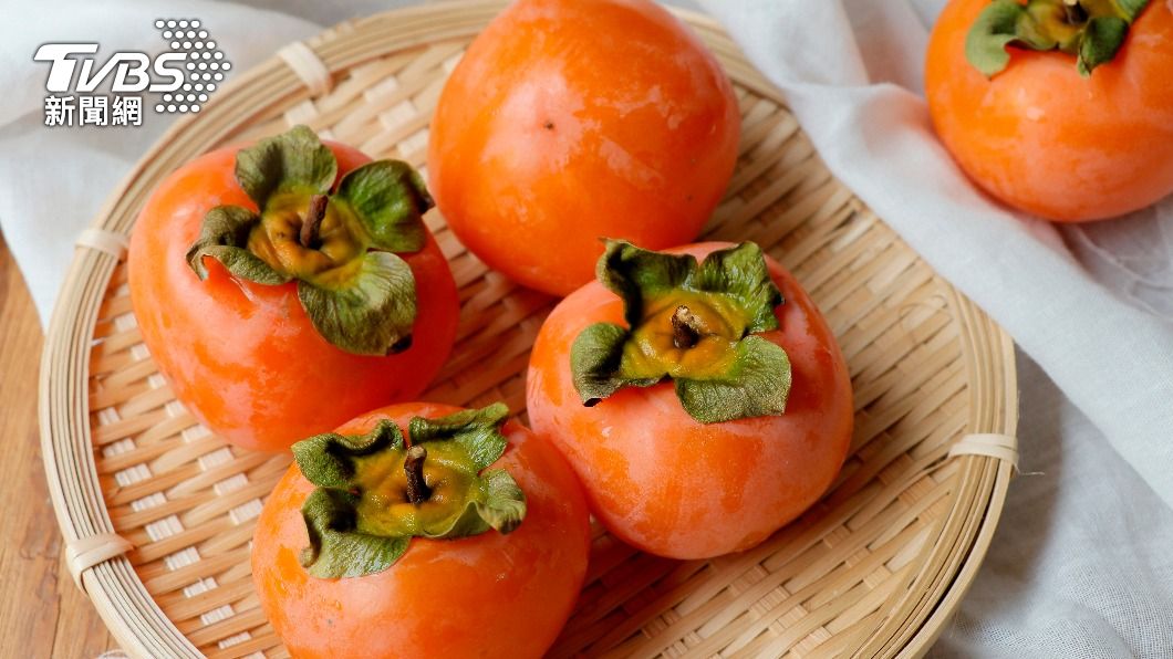 柿子是秋冬的代表水果之一。（示意圖／shutterstock達志影像） 柿子怎麼挑？專家曝4大營養素　防心血管疾病吃這款