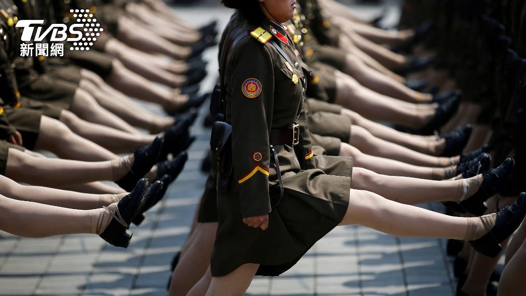 脫北者透露北韓女兵經常受到非人道待遇。（圖／達志影像美聯社） 軍中煉獄！北韓近7成女兵遭性侵　懷孕慘被無麻醉墮胎