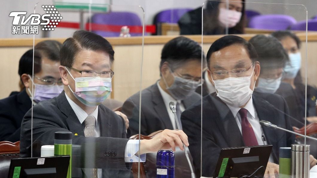 蔡清祥（右）、王俊力（左）等赴立院進行專題報告並備質詢。（圖／中央社）
