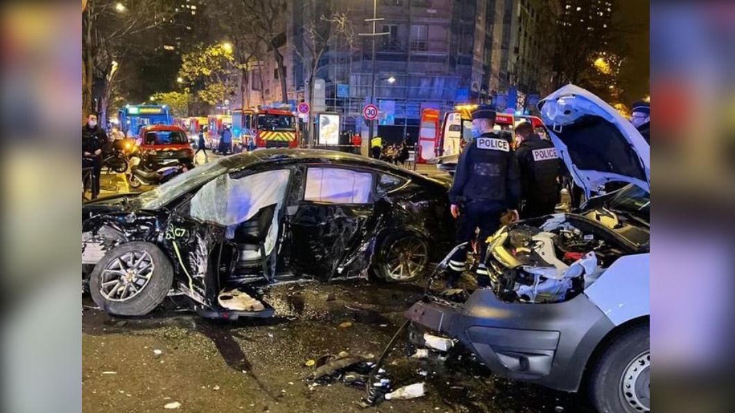 巴黎11日發生一起死亡車禍。（圖／翻攝自FranceNews24推特）