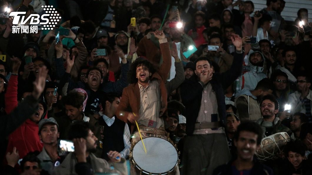 葉門民眾開心慶祝。（圖／達志影像美聯社）
