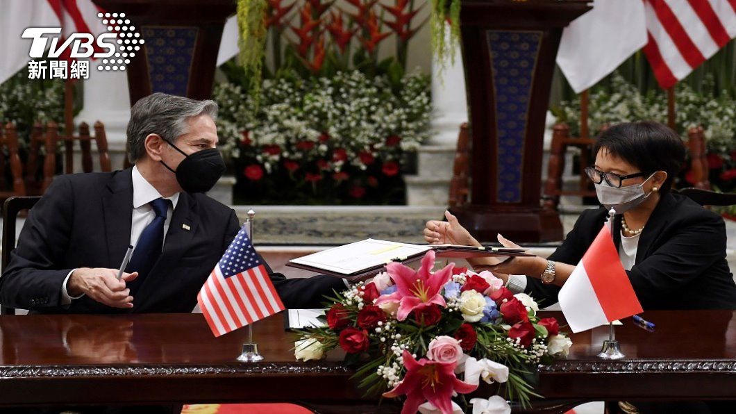 美國國務卿布林肯與印尼外交部長勒特諾。（照片來源：AP）