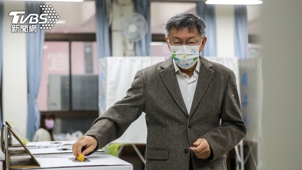 台北市長柯文哲完成公投投票。（圖／中央社）