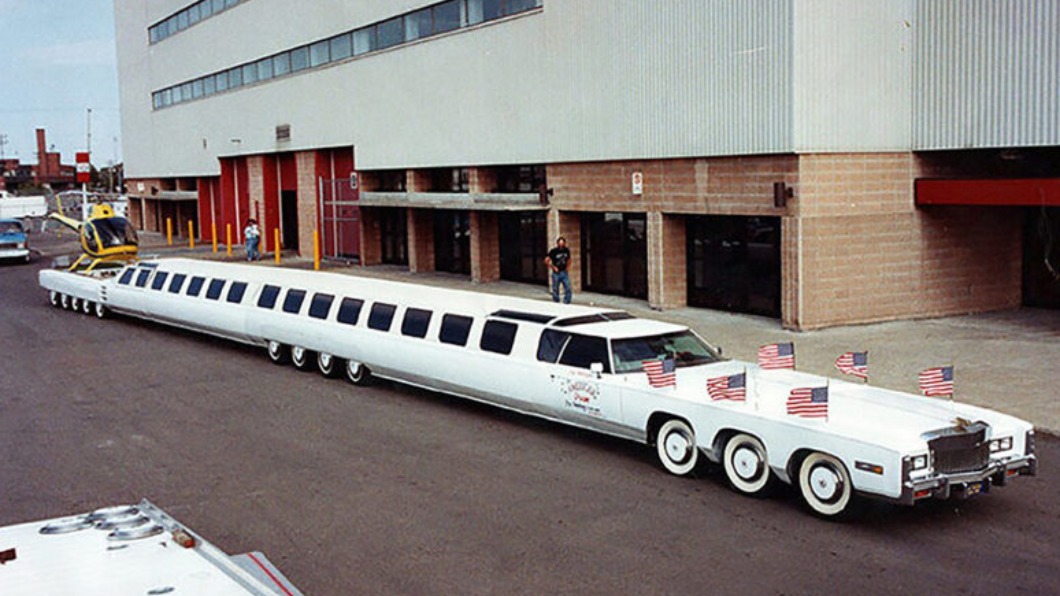 超級加長型禮車1986年時在加州製造，由汽車改裝專家Jay Ohrberg操刀。（圖片來源：Motortrend） 「世界最長禮車」超扯！　內附游泳池、能容納直升機起降