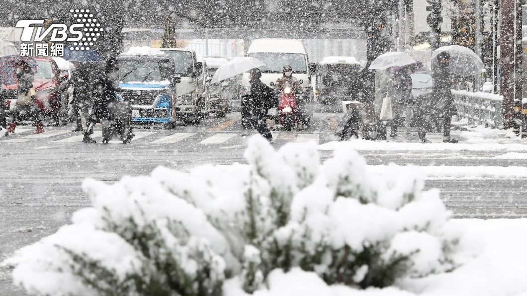 日本多地降下大雪。（圖／達志影像美聯社）