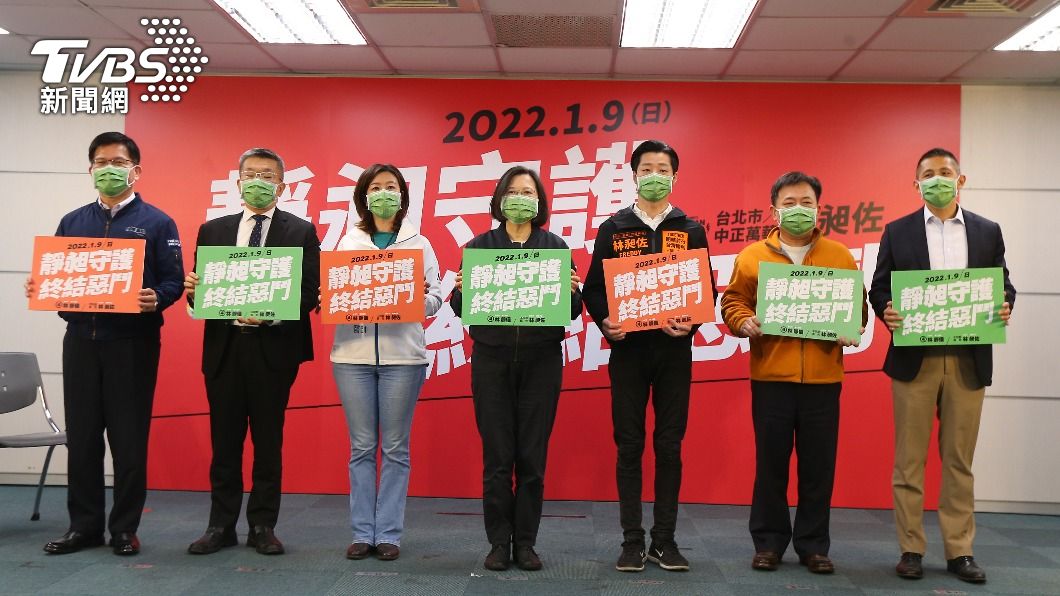 民進黨主席蔡英文今（29）日於記者會上，為林靜儀、林昶佐催票站台。（圖/TVBS）